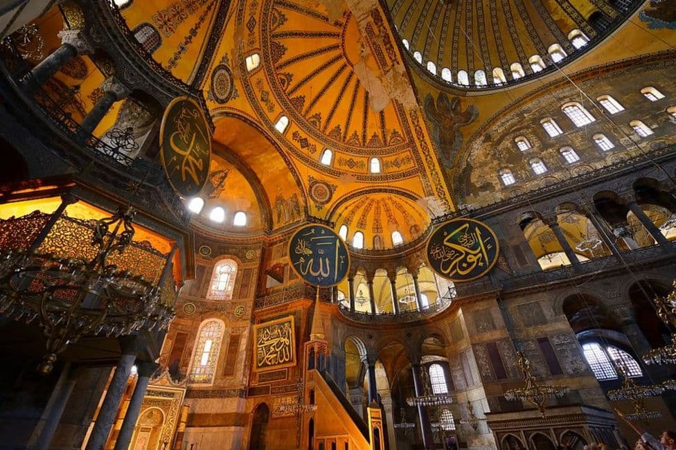 Ayasofya — ichki  koʻrinishi.